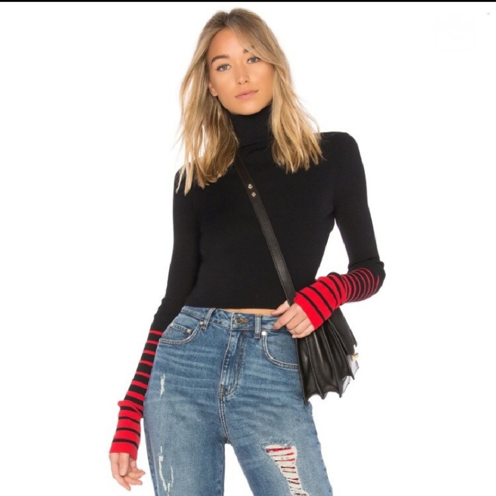 💕SOLD💕 Gigi Hadid runway collection sweater